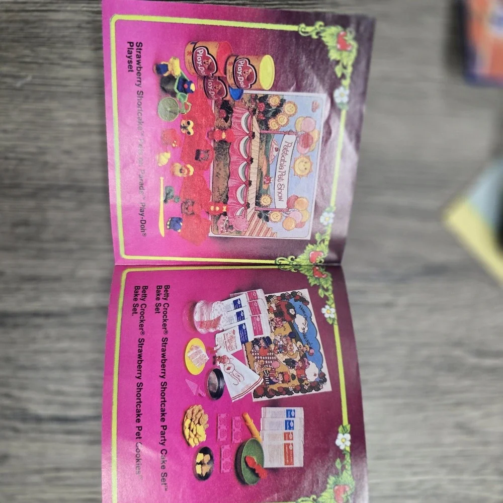 1983 Vtg Strawberry Shortcake Mini Catalog American Greetings Kenner Ephemera Ad